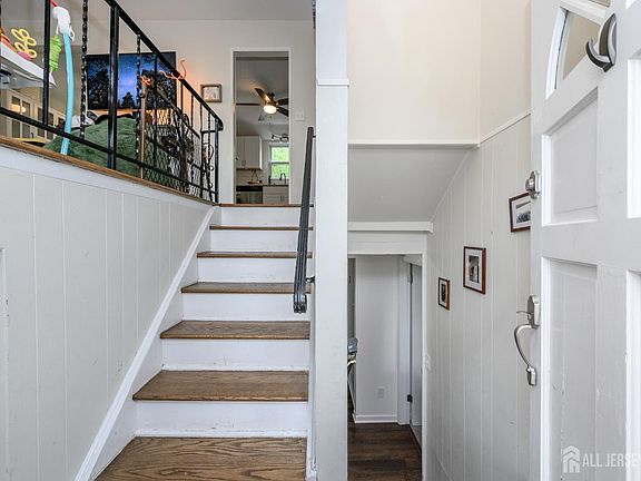 3rd image of 15 Mount Heights Dr