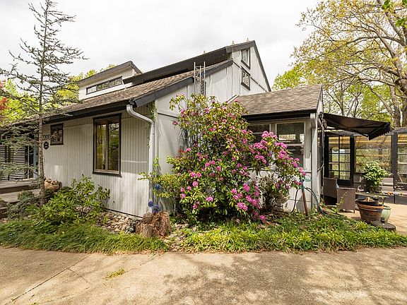 4th image of 22000 Wildflower Rd