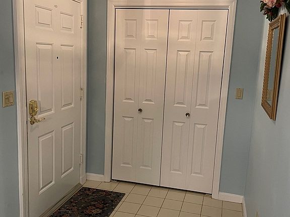 3rd image of 12 Ledgewood Way APT 1