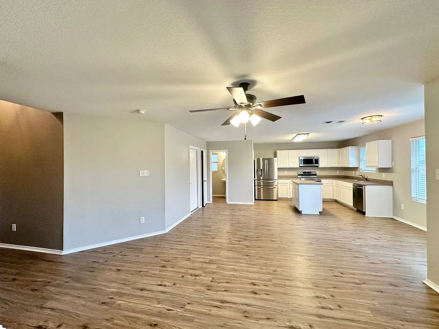 Viewable September 25th! Pets Accepted! — Photo 4