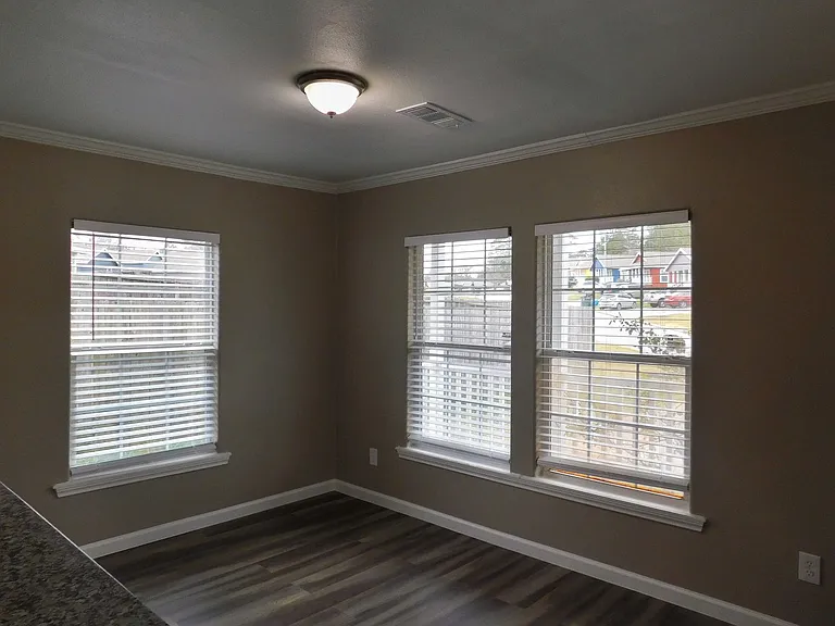 107 Varsity Dr — Photo 30