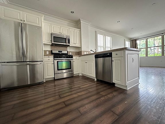 3rd image of 152 Coralwood