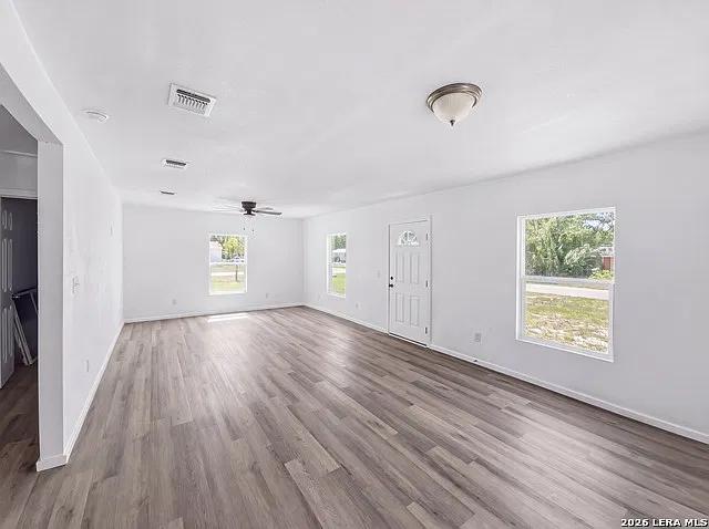 3 bed, 2.0 bath, 1344 sqft, $1,900 — Photo 2