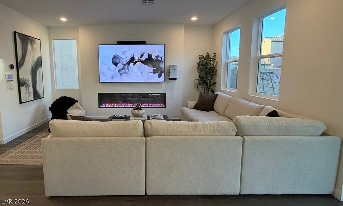 3 bed, 2.5 bath, 1942 sqft, $2,820 — Photo 4