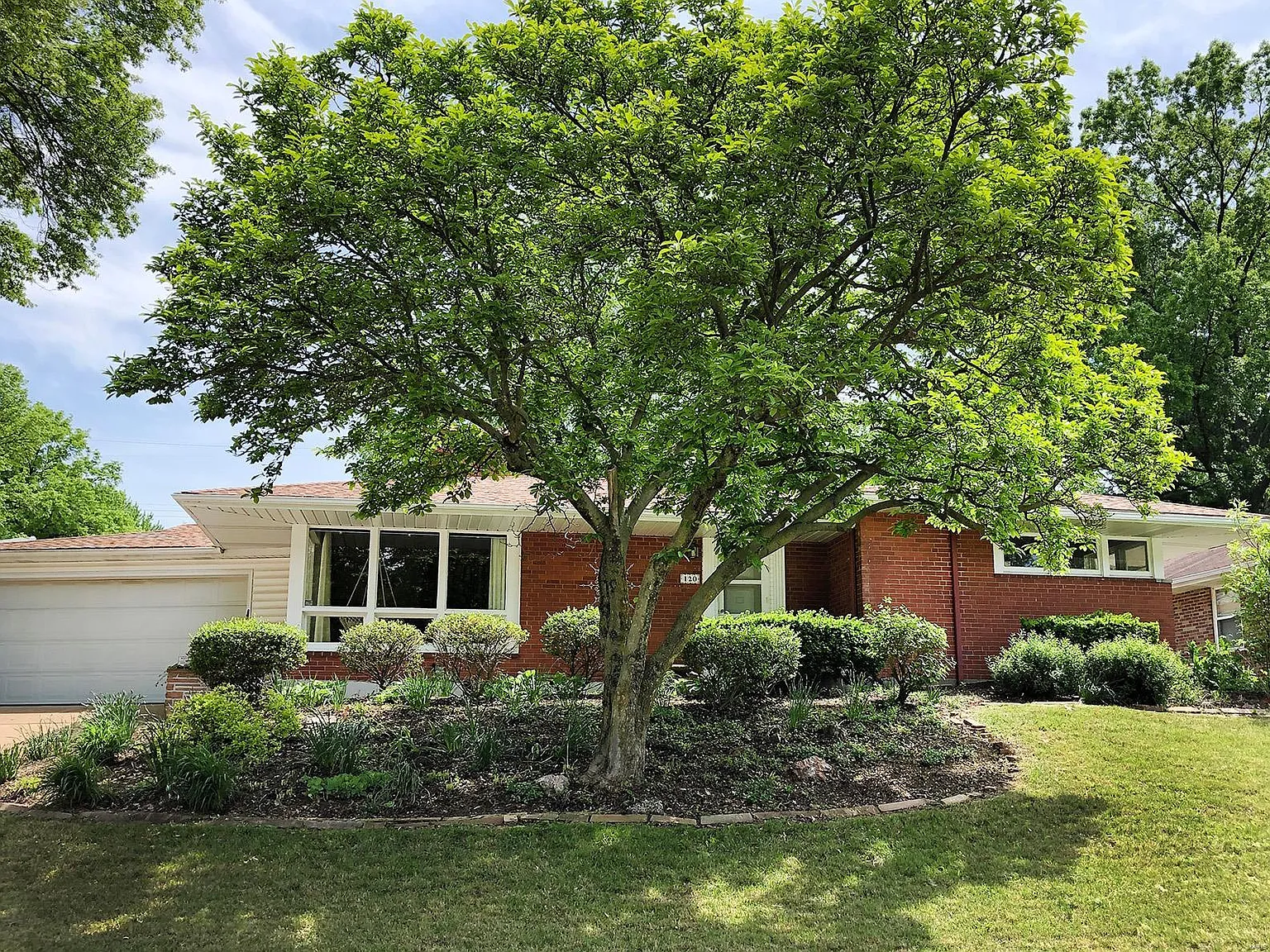 120 Blackthorn Dr photo 1