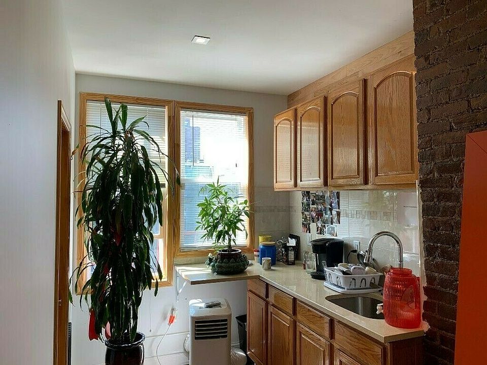 1st image of 1114 47th Ave APT 3R