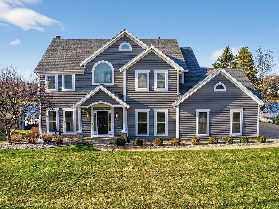 1st image of 15183 Valentia Dr