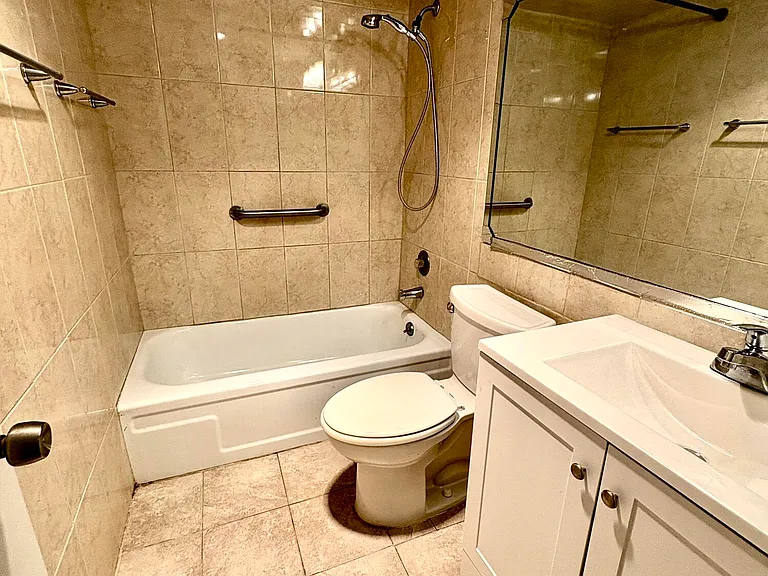 372 Camden Dr #P — Photo 4