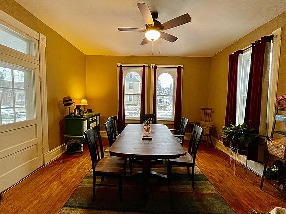 Dining room 14.5' by 13.5'