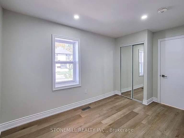 727 College Ave — Photo 31