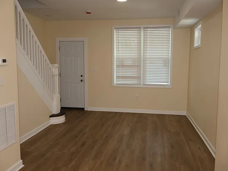 245 N Monastery Ave — Photo 3