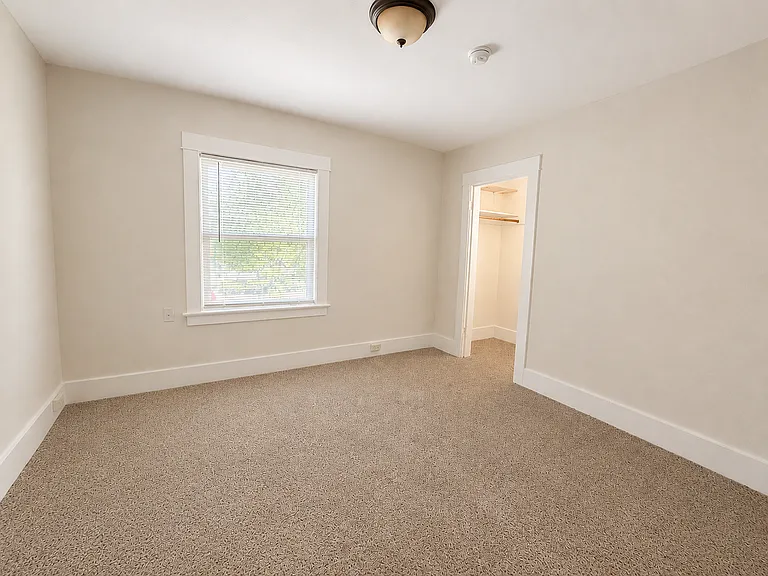 4412 N Maryland Ave — Photo 15