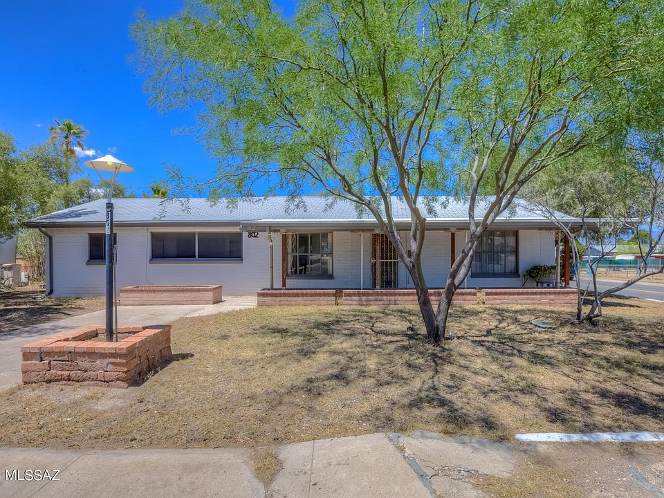 1st image of 802 W Calle De Casas Lindas