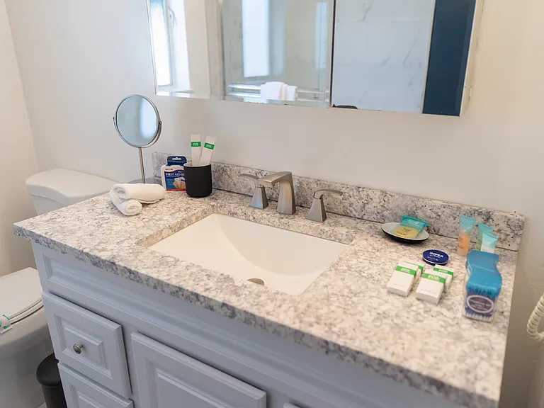 1406 W Roberta Ave — Photo 41