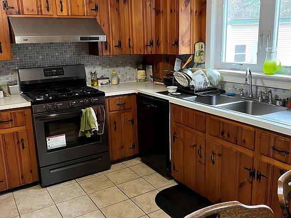 3rd image of 40 Billings Ave