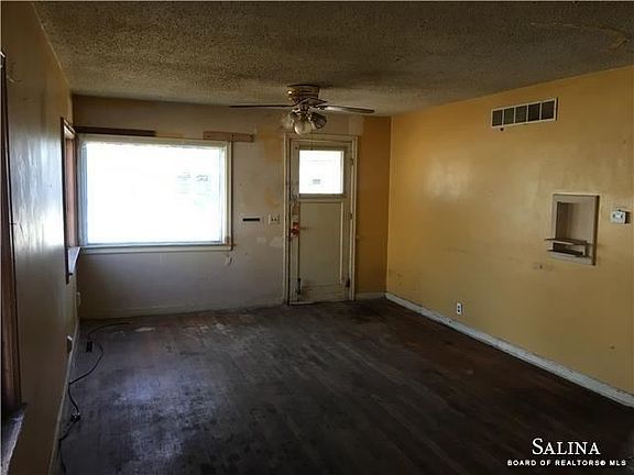 2nd image of 148 S Chicago St
