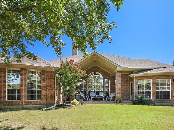 3rd image of 1204 Chinkapin Pl