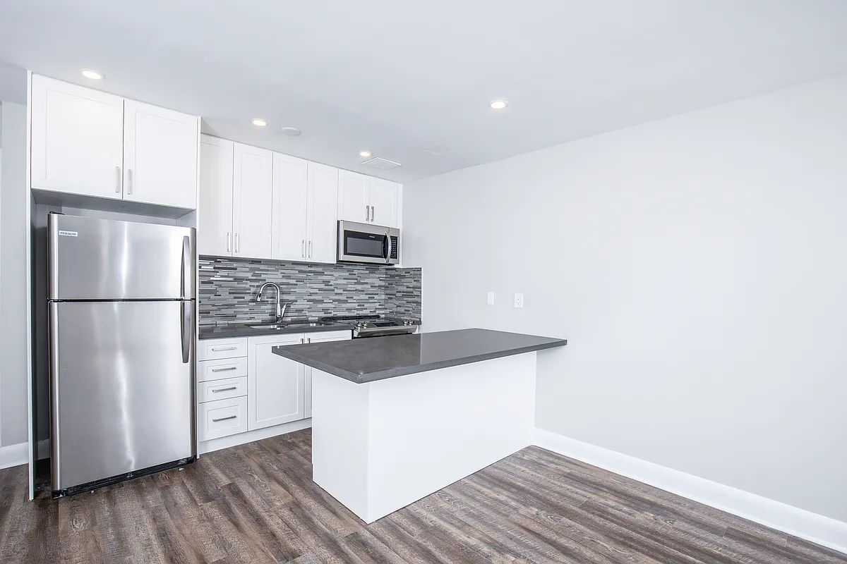 Building Photo - 45 Greencrest Cir