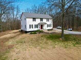 15990 E Austin Rd, Mount Vernon, IL 62864