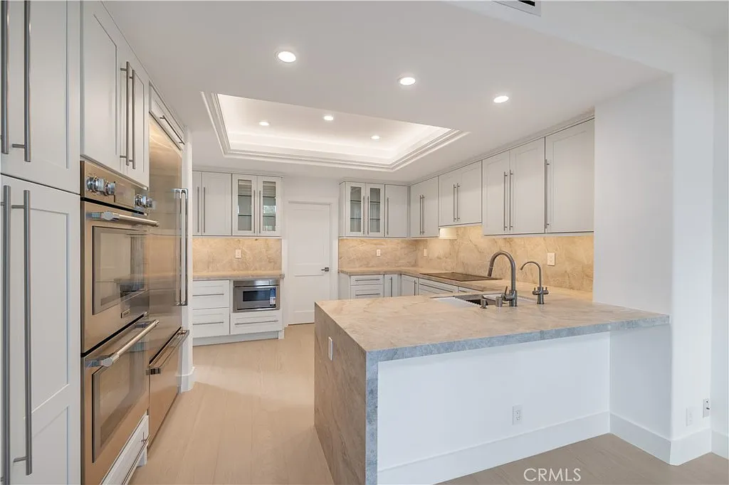 3 bed, 2.5 bath, 2990 sqft, $13,000 — Photo 4