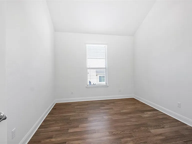 15201 Joseph Dr — Photo 27