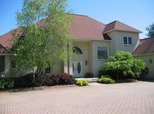5 Gaston Dr, Pittsfield, MA 01201