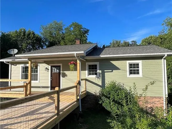 33 Pineview Cir, Sparta, NC 28675
