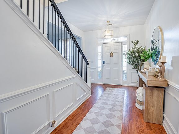 5th image of 105 Alcott Ct