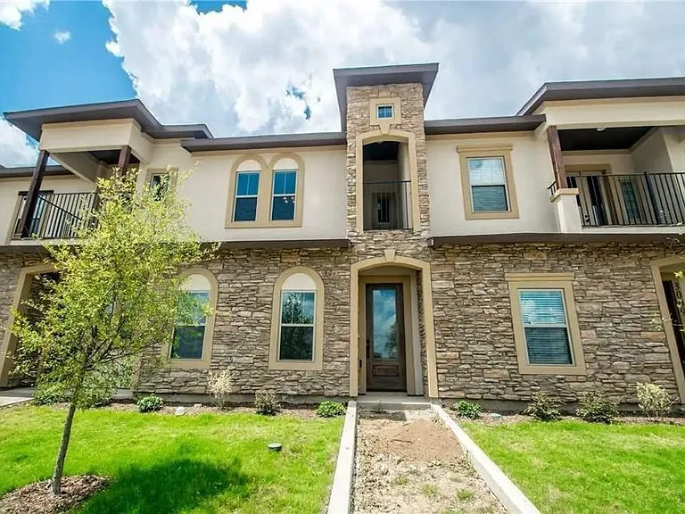 3013 Solana Cir — Photo 1