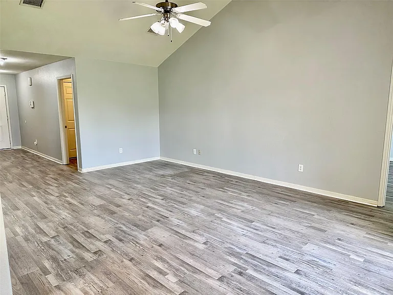 29006 Trinity River Dr — Photo 4