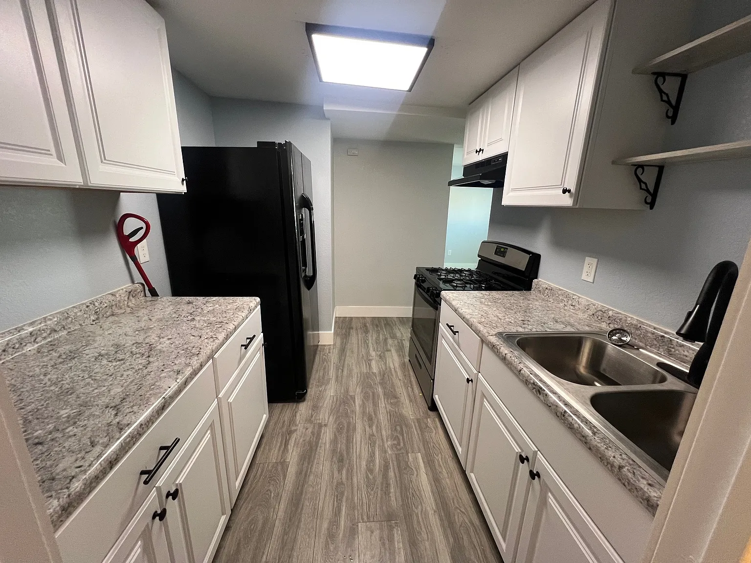 1145 S Cedar St — Photo 1