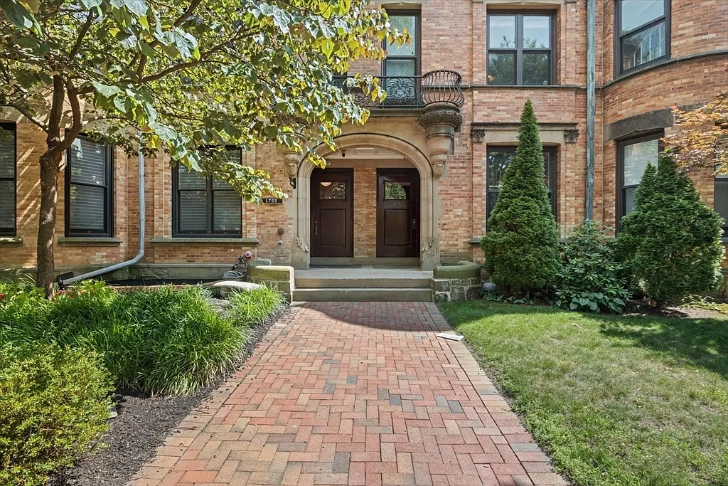 3 bed, 2.5 bath, 1882 sqft, $6,500 — Photo 1