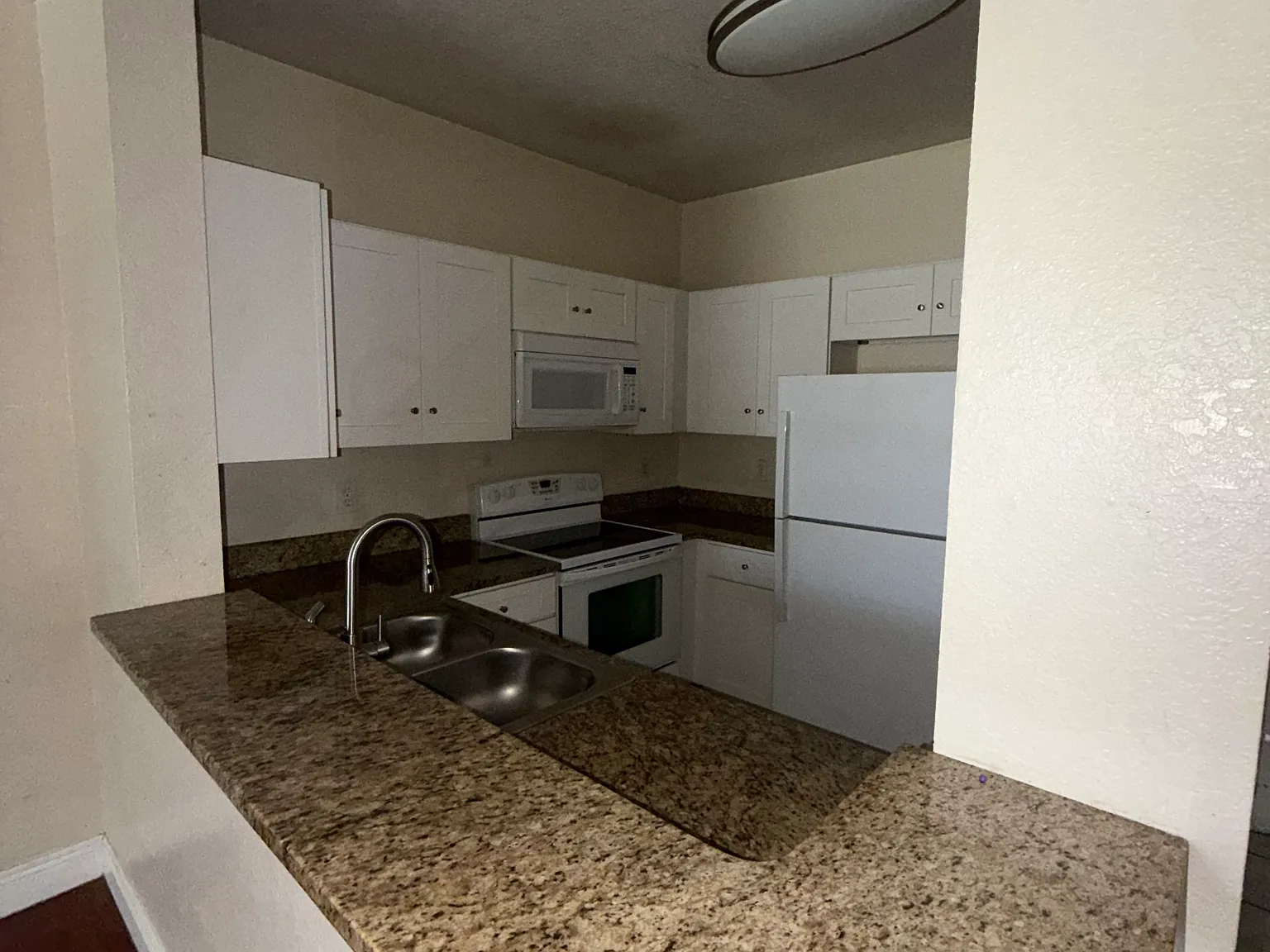 2 bed, 1014 sqft, $1,600 — Photo 3