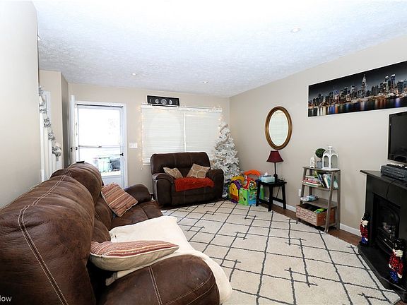 3rd image of 943-953 Timber Ln