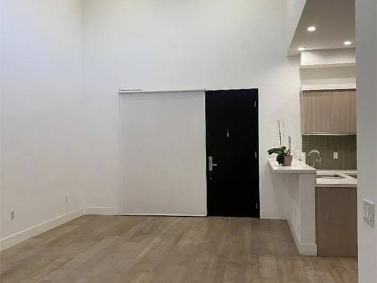 210 N Monterey St #505 — Photo 2