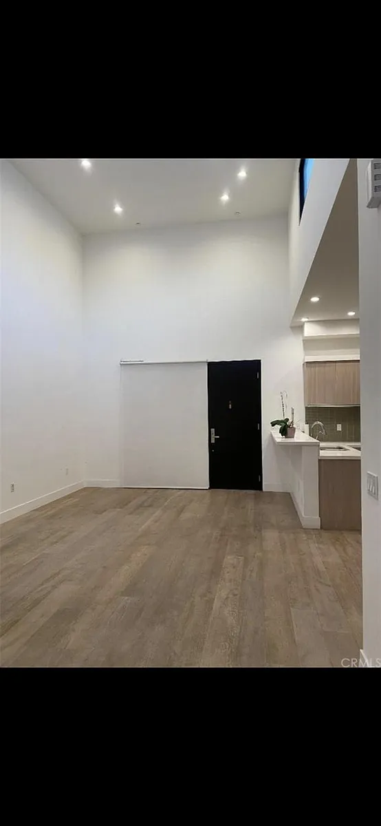 Building Photo - 210 N Monterey St #505