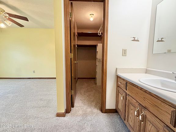 5th image of 406 College View Dr