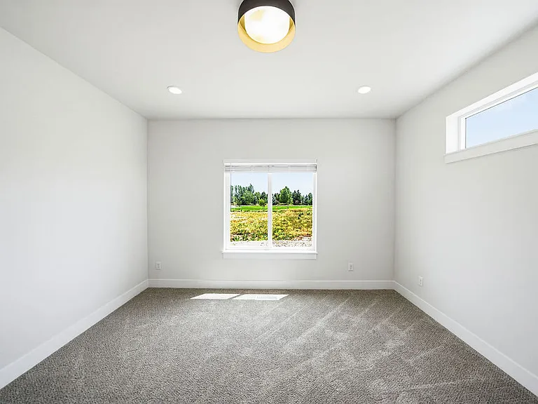 485 E River Ln — Photo 27