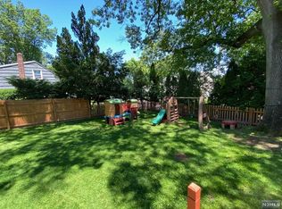 29 Lexington Ave, Cresskill, NJ 07626