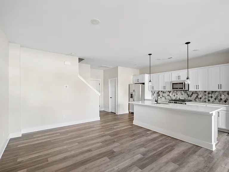 680 Melville Dr — Photo 8