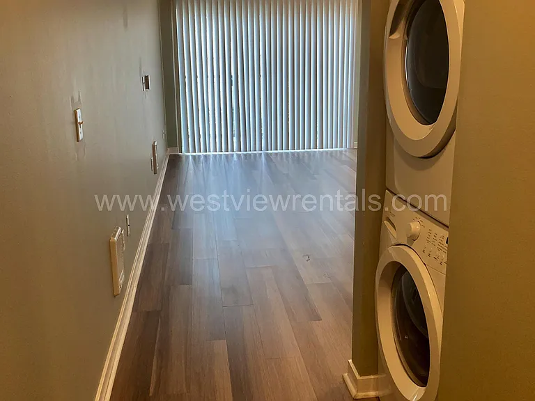 200 E Maple St — Photo 64