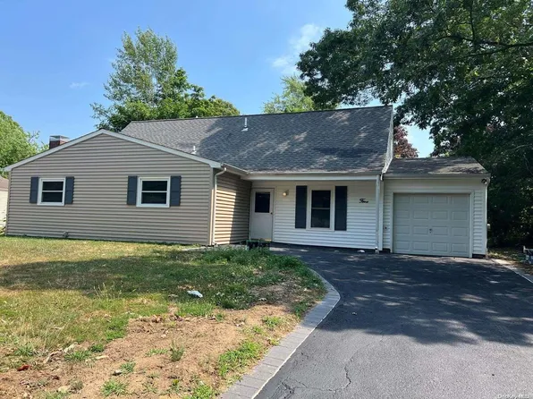 5 Sandpiper Lane, Coram, NY 11727