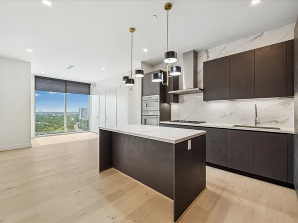 1711 Allen Pkwy #1702, Houston, TX 77019