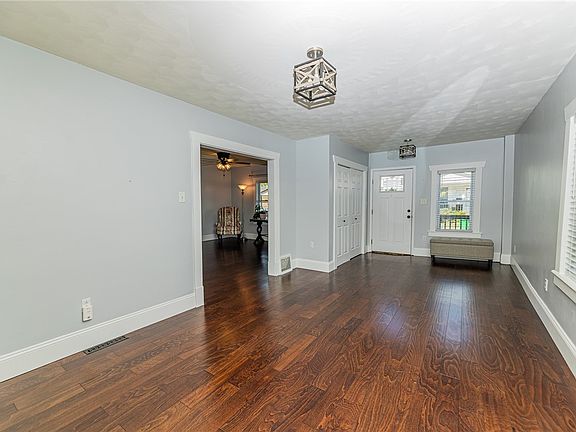 4th image of 225 Culbertson Ave