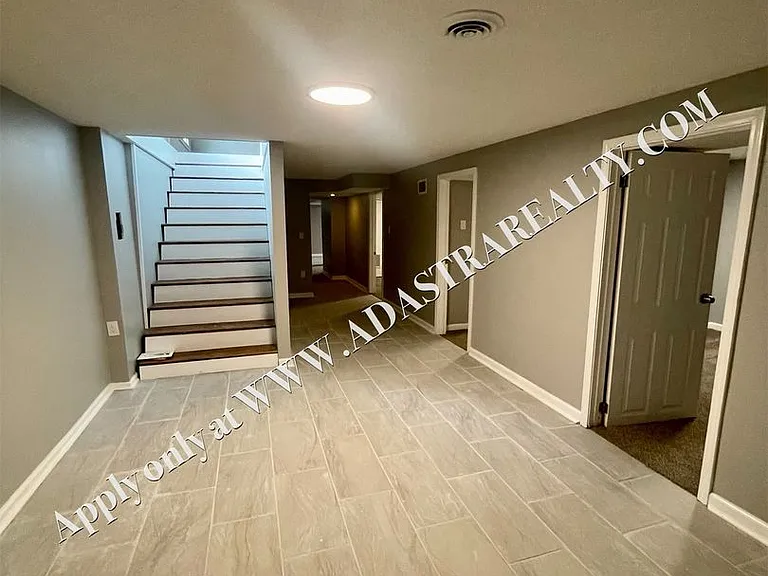 4904 NE 44th Ter — Photo 12