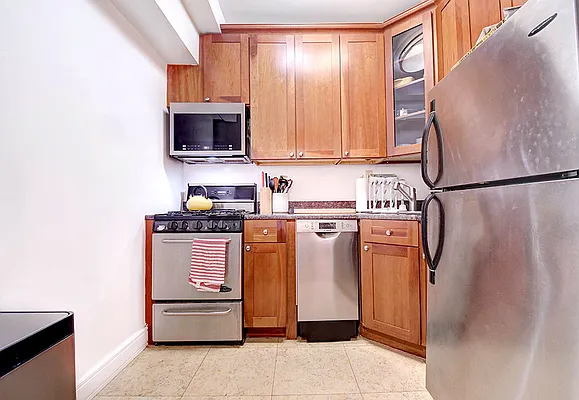 Rented by Urbane Brokerage | media 7