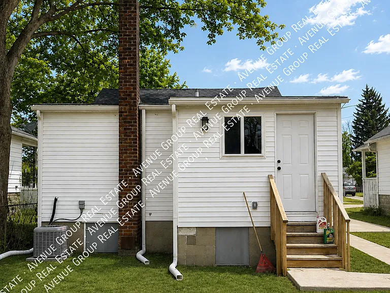7260 Studebaker Ave — Photo 2