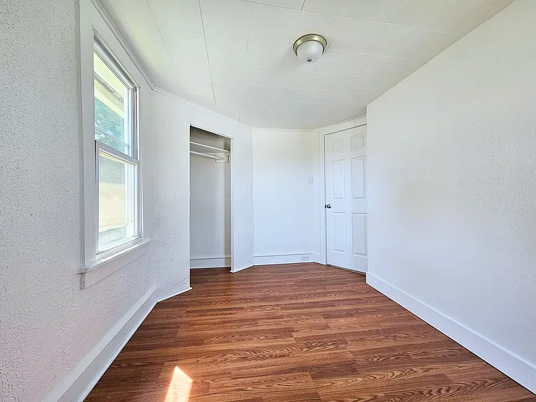 29 Drummond St #3 — Photo 9