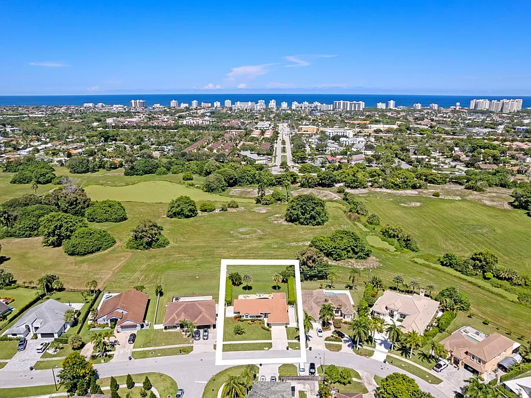 7598 Fairway Trl — Photo 4