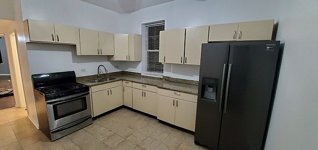 2nd image of 845 N Avers Ave #1